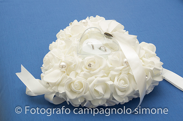 fotografo matrimonio Marostica, servizio fotografico sposi Marostica, foto nozze Marostica, album sposi Marostica, jari e lara, sposi a Marostica, anello sposi Marostica, cuscino anelli, matrimoni