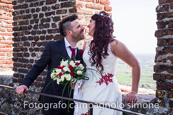 fotografo matrimonio Marostica, servizio fotografico sposi Marostica, foto nozze Marostica, album sposi Marostica, jari e lara, sposi a Marostica, sposi si guardano a Marostica, fotografia degli sposi sulle mura di Marostica, gli sposi si guardano.