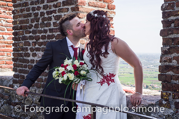 fotografo matrimonio Marostica, servizio fotografico sposi Marostica, foto nozze Marostica, album sposi Marostica, jari e lara, sposi a Marostica, gli sposi si baciano, foto degli sposi a Marostica che si baciano al castello superiore di Marostica
