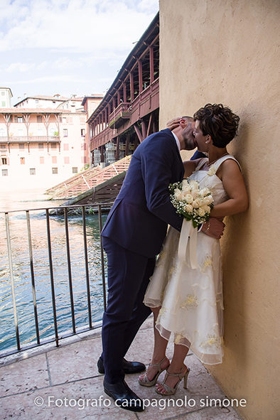 Fotografo matrimoni Rosà, fotografia matrimonio Bassano del grappa, servizio fotografico matrimoniale a Rosà e Bassano del Grappa,, fotografo sposi Rosà e Bassano del grappa, lo sposo baca la sposa