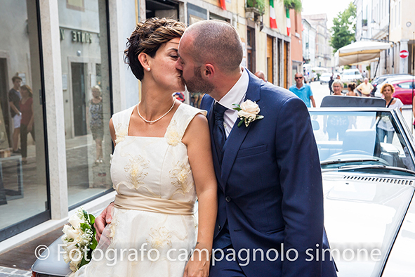 Fotografo matrimoni Rosà, fotografia matrimonio Bassano del grappa, servizio fotografico matrimoniale a Rosà e Bassano del Grappa,, fotografo sposi Rosà e Bassano del grappa, sposi si baciano a Bassano del grappa