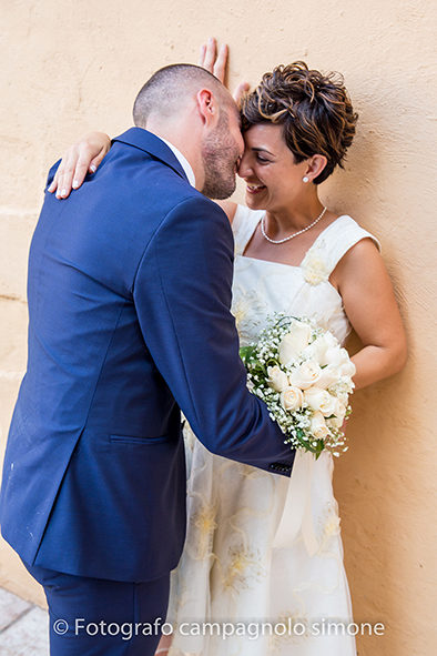 Gli sposi sorridono mentre si guardano,Fotografo matrimoni Rosà, fotografia matrimonio Bassano del grappa, servizio fotografico matrimoniale a Rosà e Bassano del Grappa,, fotografo sposi Rosà e Bassano del grappa