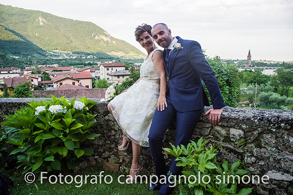 Fotografo matrimoni Rosà, fotografia matrimonio Bassano del grappa, servizio fotografico matrimoniale a Rosà e Bassano del Grappa,, fotografo sposi Rosà e Bassano del grappa, vista del bassanese con gli sposi in primo piano