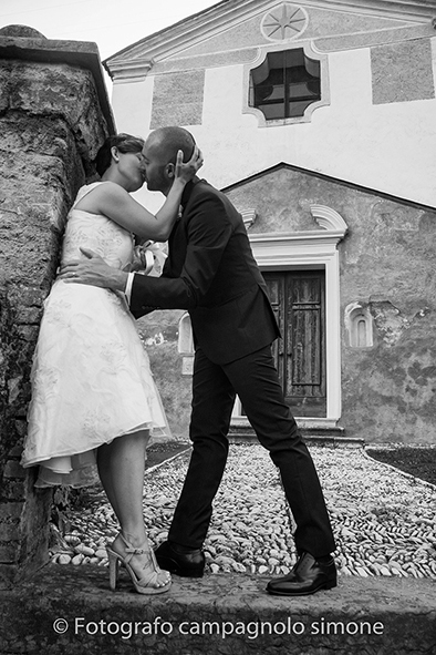 Fotografo matrimoni Rosà, fotografia matrimonio Bassano del grappa, servizio fotografico matrimoniale a Rosà e Bassano del Grappa,, fotografo sposi Rosà e Bassano del grappa, foto in bianco e nero del bacio degli sposi