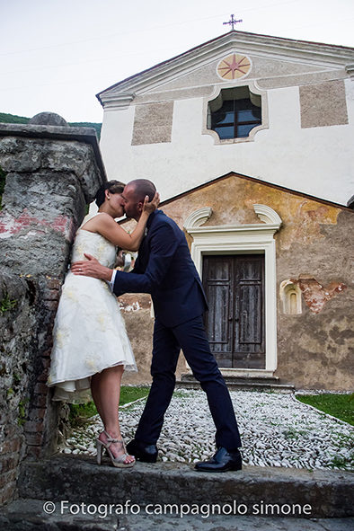 Fotografo matrimoni Rosà, fotografia matrimonio Bassano del grappa, servizio fotografico matrimoniale a Rosà e Bassano del Grappa,, fotografo sposi Rosà e Bassano del grappa,sposi si baciano