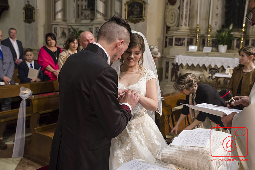 Fotografo matrimonio Marostica, fotografi matrimoni Marostica, album fotografico sposi, matrimonio in veneto, sposarsi a vicenza, fotografo matrimonio vicenza, fotografo veneto sposi, fotografia di matrimonio, servizio fotografico sposi, fotografo campagnolo simone.
Dove sposarsi, come sposarsi, fotografo sposi, sposarsi in villa, matrimonio, immagini di matrimonio.