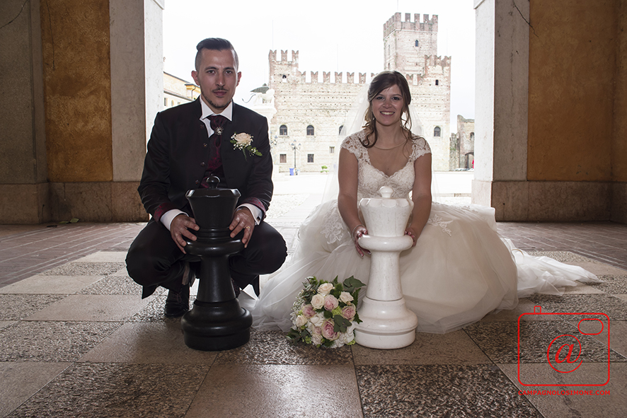 Fotografo matrimonio Marostica, fotografi matrimoni Marostica, album fotografico sposi, matrimonio in veneto, sposarsi a vicenza, fotografo matrimonio vicenza, fotografo veneto sposi, fotografia di matrimonio, servizio fotografico sposi, fotografo campagnolo simone.
Dove sposarsi, come sposarsi, fotografo sposi, sposarsi in villa, matrimonio, immagini di matrimonio.