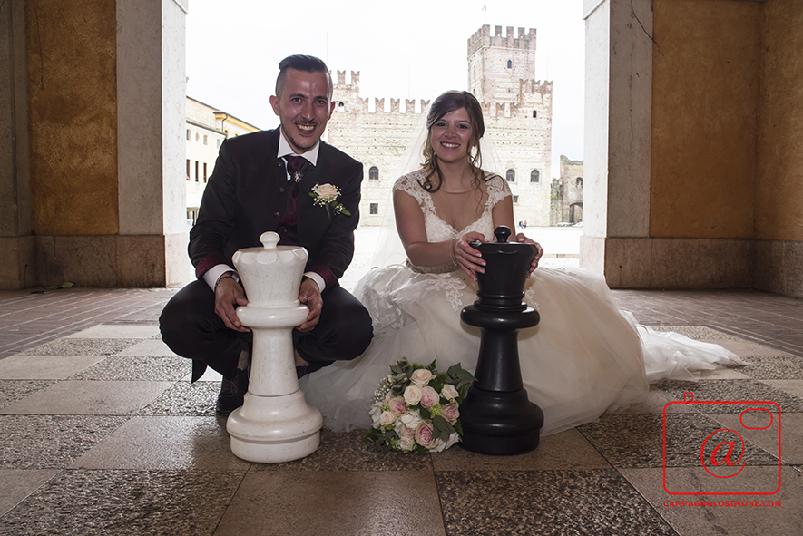 Fotografo matrimonio Marostica, fotografi matrimoni Marostica, album fotografico sposi, matrimonio in veneto, sposarsi a vicenza, fotografo matrimonio vicenza, fotografo veneto sposi, fotografia di matrimonio, servizio fotografico sposi, fotografo campagnolo simone.
Dove sposarsi, come sposarsi, fotografo sposi, sposarsi in villa, matrimonio, immagini di matrimonio.