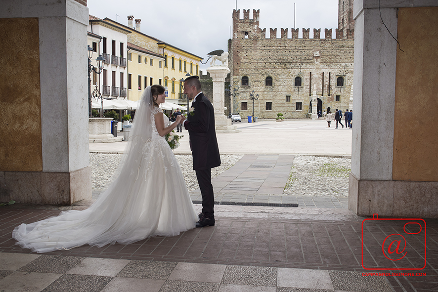 Fotografo matrimonio Marostica, fotografi matrimoni Marostica, album fotografico sposi, matrimonio in veneto, sposarsi a vicenza, fotografo matrimonio vicenza, fotografo veneto sposi, fotografia di matrimonio, servizio fotografico sposi, fotografo campagnolo simone.
Dove sposarsi, come sposarsi, fotografo sposi, sposarsi in villa, matrimonio, immagini di matrimonio.