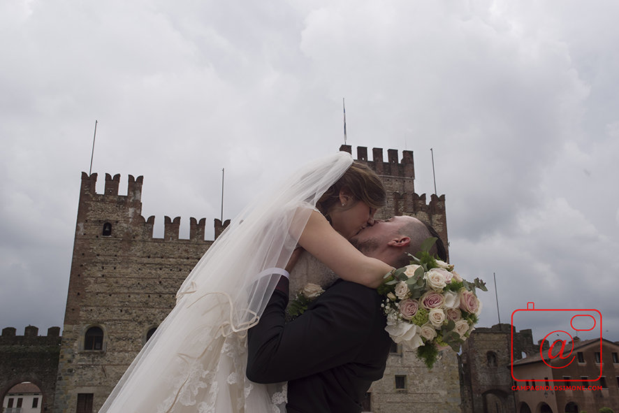 Fotografo matrimonio Marostica, fotografi matrimoni Marostica, album fotografico sposi, matrimonio in veneto, sposarsi a vicenza, fotografo matrimonio vicenza, fotografo veneto sposi, fotografia di matrimonio, servizio fotografico sposi, fotografo campagnolo simone.
Dove sposarsi, come sposarsi, fotografo sposi, sposarsi in villa, matrimonio, immagini di matrimonio.