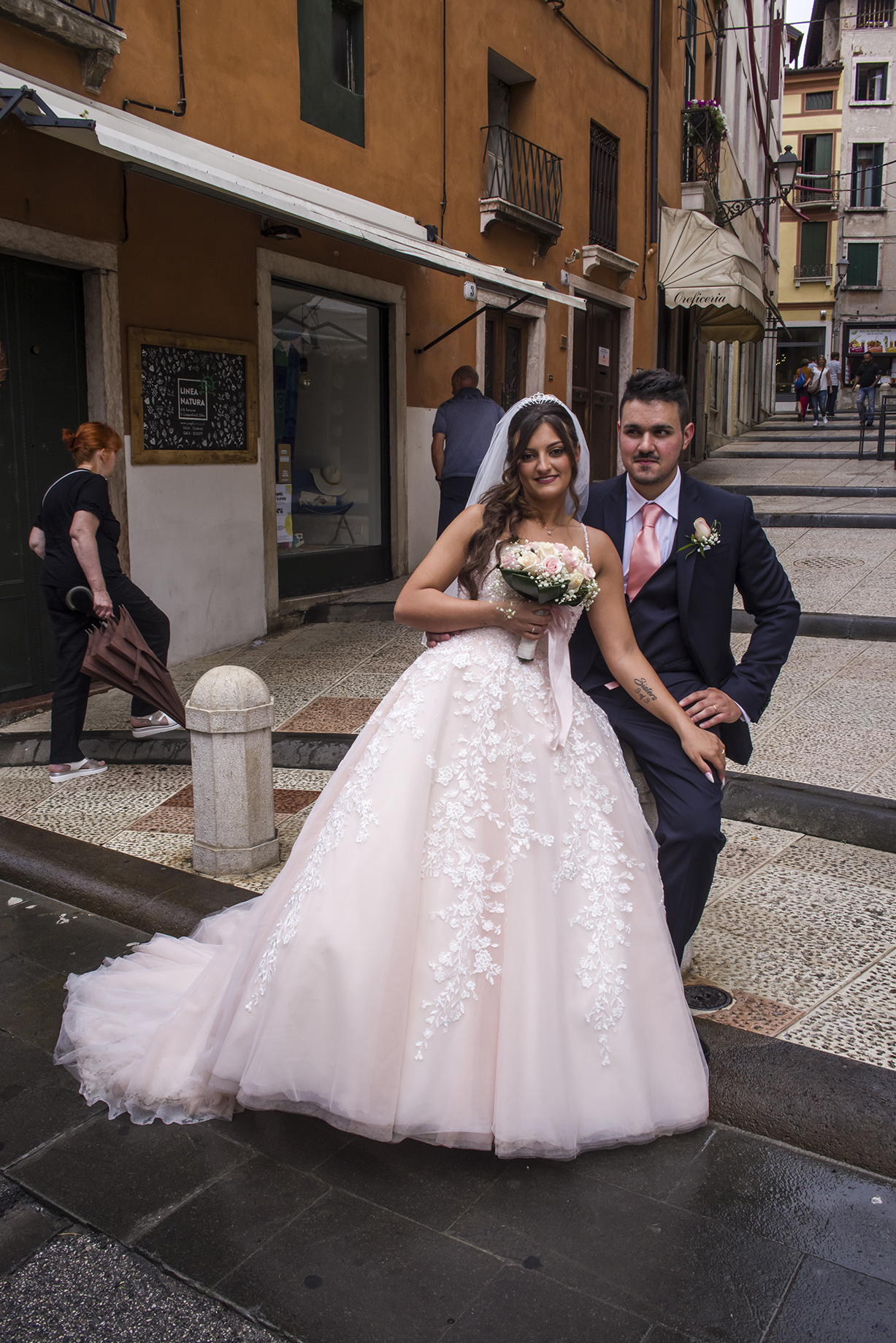 FOTOGRAFO MATRIMONIO, FOTOGRAFO DI MATRIMONI VICENZA, FOTOGRAFO MATRIMONIO VENETO, FOTOGRAFO MATRIMONIO BASSANO DEL GRAPPA, FOTOGRAFO MATRIMONIO PROVINCIA DI VICENZA, ALBUM SPOSI, SERVIZIO MATRIMONIALE, SPOSO, SPOSA, SPOSARSI, SPOSARSI A VICENZA.
FOTOGRAFO MATRIMONI PADOVA, FOTOGRAFO MATRIMONI TREVISO, FOTOGRAFO MATRIMONI VENEZIA, FOTOGRAFO COMUNE DI.
MATRIMONIO GIUSEPPE E ROSSELLA SAN GIUSEPPE DI CASSOLA IN PROVINCIA DI VICENZA.