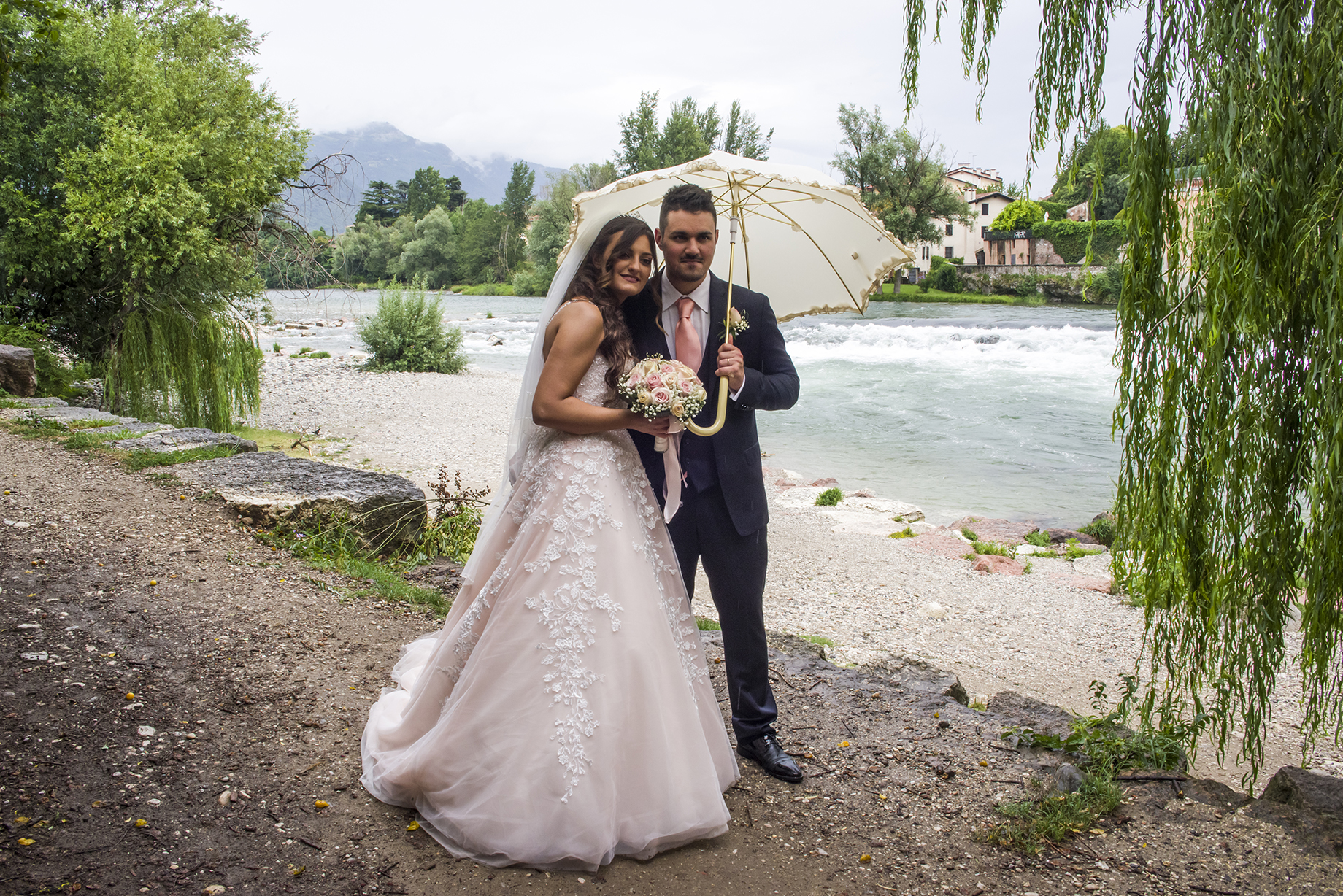 FOTOGRAFO MATRIMONIO, FOTOGRAFO DI MATRIMONI VICENZA, FOTOGRAFO MATRIMONIO VENETO, FOTOGRAFO MATRIMONIO BASSANO DEL GRAPPA, FOTOGRAFO MATRIMONIO PROVINCIA DI VICENZA, ALBUM SPOSI, SERVIZIO MATRIMONIALE, SPOSO, SPOSA, SPOSARSI, SPOSARSI A VICENZA.
FOTOGRAFO MATRIMONI PADOVA, FOTOGRAFO MATRIMONI TREVISO, FOTOGRAFO MATRIMONI VENEZIA, FOTOGRAFO COMUNE DI.
MATRIMONIO GIUSEPPE E ROSSELLA SAN GIUSEPPE DI CASSOLA IN PROVINCIA DI VICENZA.