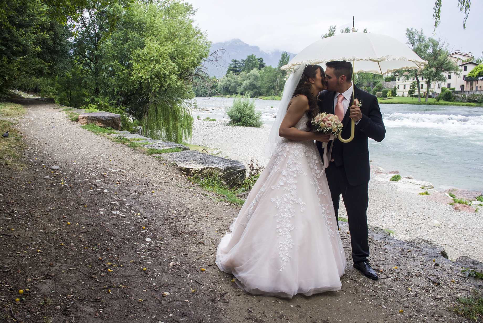 FOTOGRAFO MATRIMONIO, FOTOGRAFO DI MATRIMONI VICENZA, FOTOGRAFO MATRIMONIO VENETO, FOTOGRAFO MATRIMONIO BASSANO DEL GRAPPA, FOTOGRAFO MATRIMONIO PROVINCIA DI VICENZA, ALBUM SPOSI, SERVIZIO MATRIMONIALE, SPOSO, SPOSA, SPOSARSI, SPOSARSI A VICENZA.
FOTOGRAFO MATRIMONI PADOVA, FOTOGRAFO MATRIMONI TREVISO, FOTOGRAFO MATRIMONI VENEZIA, FOTOGRAFO COMUNE DI.
MATRIMONIO GIUSEPPE E ROSSELLA SAN GIUSEPPE DI CASSOLA IN PROVINCIA DI VICENZA.