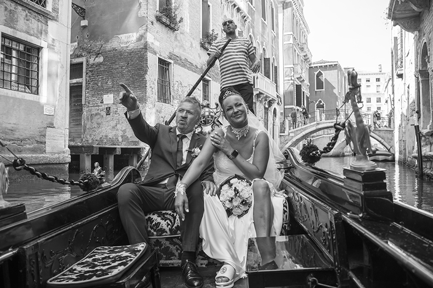 Fotografo sposi, servizio fotografico matrimonio Venezia, sposi a Venezia, studio fotografico Venezia, fotografo per matrimoni in veneto, sposarsi a Venezia, fotografo sposi, fotografo campagnolo simone, album fotografico sposi venezia, il giorno delle nozze, fotografo nozze, servizio fotografico di nozze.