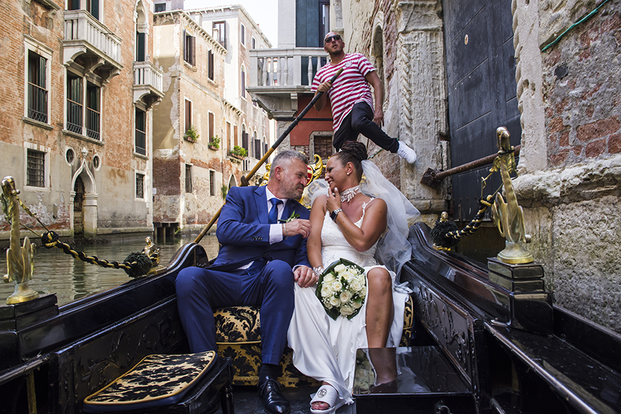 Fotografo sposi, servizio fotografico matrimonio Venezia, sposi a Venezia, studio fotografico Venezia, fotografo per matrimoni in veneto, sposarsi a Venezia, fotografo sposi, fotografo campagnolo simone, album fotografico sposi venezia, il giorno delle nozze, fotografo nozze, servizio fotografico di nozze.