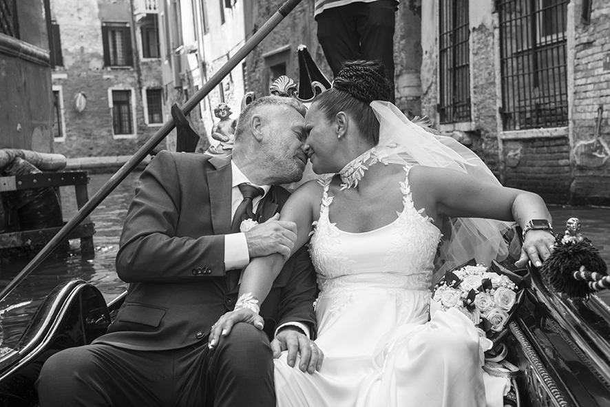 Fotografo sposi, servizio fotografico matrimonio Venezia, sposi a Venezia, studio fotografico Venezia, fotografo per matrimoni in veneto, sposarsi a Venezia,  fotografo sposi, fotografo campagnolo simone, album fotografico sposi venezia, il giorno delle nozze, fotografo nozze, servizio fotografico di nozze. 