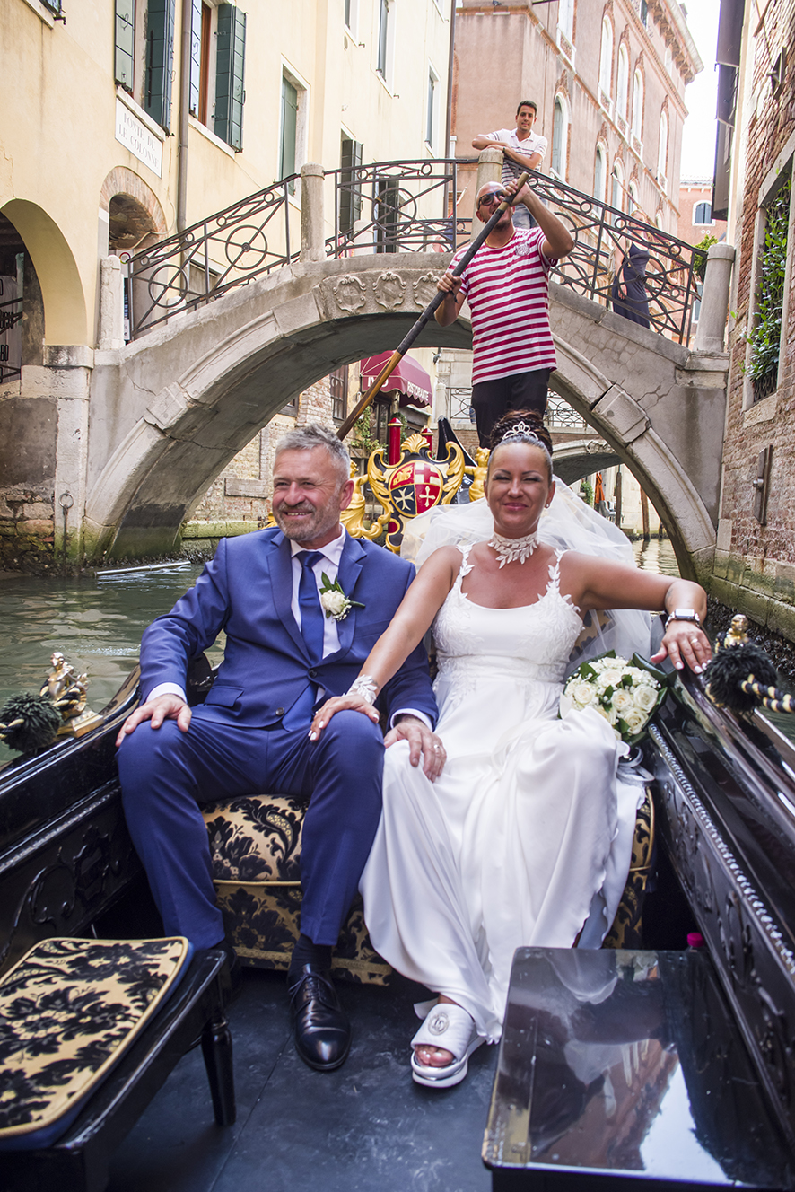 Fotografo sposi, servizio fotografico matrimonio Venezia, sposi a Venezia, studio fotografico Venezia, fotografo per matrimoni in veneto, sposarsi a Venezia,  fotografo sposi, fotografo campagnolo simone, album fotografico sposi venezia, il giorno delle nozze, fotografo nozze, servizio fotografico di nozze. 