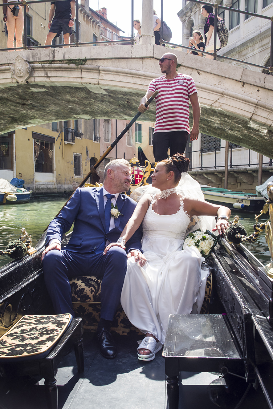 Fotografo sposi, servizio fotografico matrimonio Venezia, sposi a Venezia, studio fotografico Venezia, fotografo per matrimoni in veneto, sposarsi a Venezia,  fotografo sposi, fotografo campagnolo simone, album fotografico sposi venezia, il giorno delle nozze, fotografo nozze, servizio fotografico di nozze. 