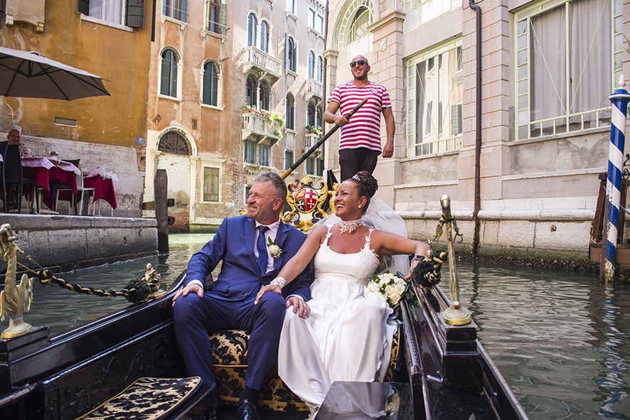 Fotografo sposi, servizio fotografico matrimonio Venezia, sposi a Venezia, studio fotografico Venezia, fotografo per matrimoni in veneto, sposarsi a Venezia, fotografo sposi, fotografo campagnolo simone, album fotografico sposi venezia, il giorno delle nozze, fotografo nozze, servizio fotografico di nozze.