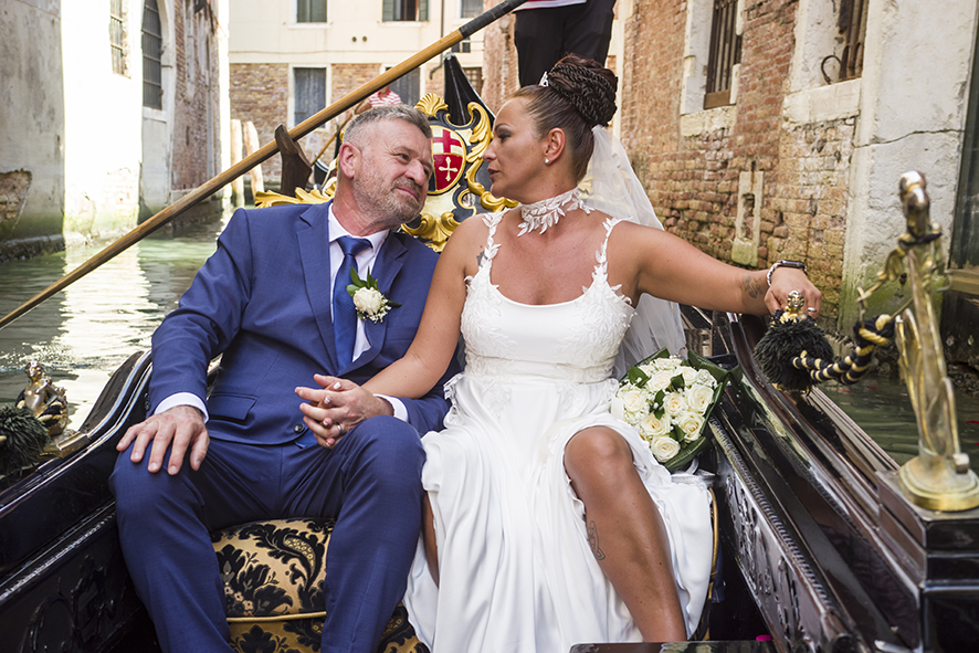 Fotografo sposi, servizio fotografico matrimonio Venezia, sposi a Venezia, studio fotografico Venezia, fotografo per matrimoni in veneto, sposarsi a Venezia,  fotografo sposi, fotografo campagnolo simone, album fotografico sposi venezia, il giorno delle nozze, fotografo nozze, servizio fotografico di nozze. 