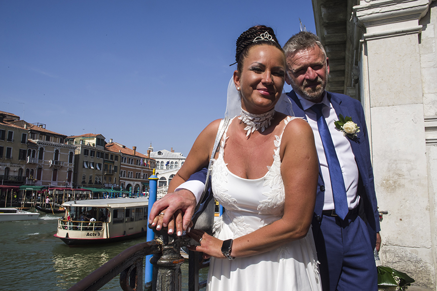 Fotografo sposi, servizio fotografico matrimonio Venezia, sposi a Venezia, studio fotografico Venezia, fotografo per matrimoni in veneto, sposarsi a Venezia,  fotografo sposi, fotografo campagnolo simone, album fotografico sposi venezia, il giorno delle nozze, fotografo nozze, servizio fotografico di nozze. 