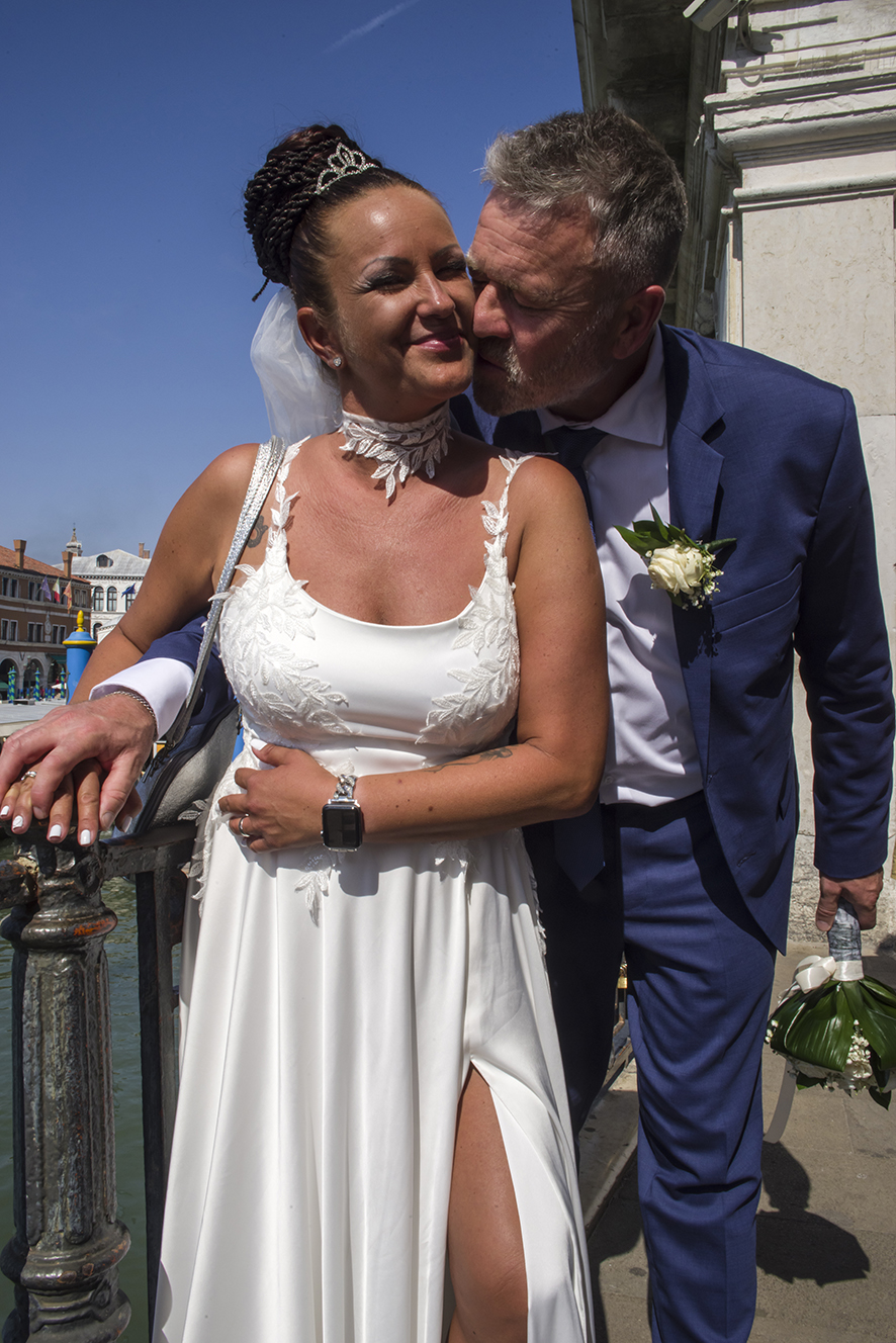 Fotografo sposi, servizio fotografico matrimonio Venezia, sposi a Venezia, studio fotografico Venezia, fotografo per matrimoni in veneto, sposarsi a Venezia,  fotografo sposi, fotografo campagnolo simone, album fotografico sposi venezia, il giorno delle nozze, fotografo nozze, servizio fotografico di nozze. 