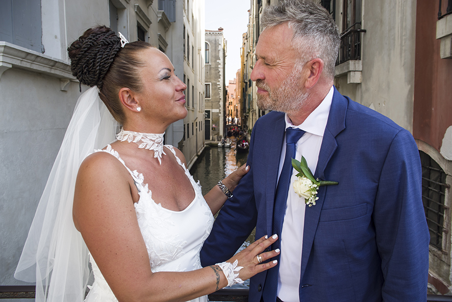 Fotografo sposi, servizio fotografico matrimonio Venezia, sposi a Venezia, studio fotografico Venezia, fotografo per matrimoni in veneto, sposarsi a Venezia,  fotografo sposi, fotografo campagnolo simone, album fotografico sposi venezia, il giorno delle nozze, fotografo nozze, servizio fotografico di nozze. 