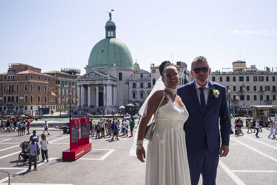 Fotografo sposi, servizio fotografico matrimonio Venezia, sposi a Venezia, studio fotografico Venezia, fotografo per matrimoni in veneto, sposarsi a Venezia, fotografo sposi, fotografo campagnolo simone, album fotografico sposi venezia, il giorno delle nozze, fotografo nozze, servizio fotografico di nozze.