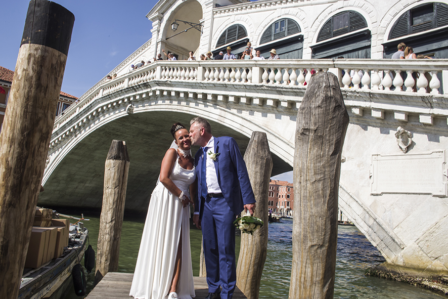 Fotografo sposi, servizio fotografico matrimonio Venezia, sposi a Venezia, studio fotografico Venezia, fotografo per matrimoni in veneto, sposarsi a Venezia,  fotografo sposi, fotografo campagnolo simone, album fotografico sposi venezia, il giorno delle nozze, fotografo nozze, servizio fotografico di nozze. 