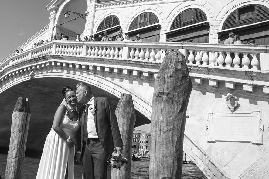 Fotografo sposi, servizio fotografico matrimonio Venezia, sposi a Venezia, studio fotografico Venezia, fotografo per matrimoni in veneto, sposarsi a Venezia, fotografo sposi, fotografo campagnolo simone, album fotografico sposi venezia, il giorno delle nozze, fotografo nozze, servizio fotografico di nozze.