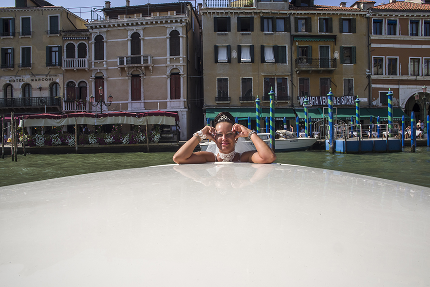 Fotografo sposi, servizio fotografico matrimonio Venezia, sposi a Venezia, studio fotografico Venezia, fotografo per matrimoni in veneto, sposarsi a Venezia, fotografo sposi, fotografo campagnolo simone, album fotografico sposi venezia, il giorno delle nozze, fotografo nozze, servizio fotografico di nozze.