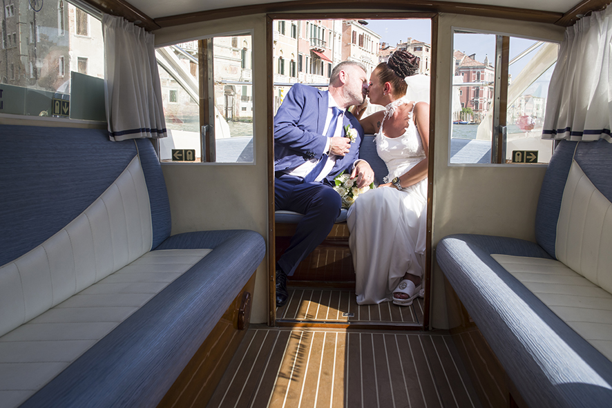 Fotografo sposi, servizio fotografico matrimonio Venezia, sposi a Venezia, studio fotografico Venezia, fotografo per matrimoni in veneto, sposarsi a Venezia, fotografo sposi, fotografo campagnolo simone, album fotografico sposi venezia, il giorno delle nozze, fotografo nozze, servizio fotografico di nozze.