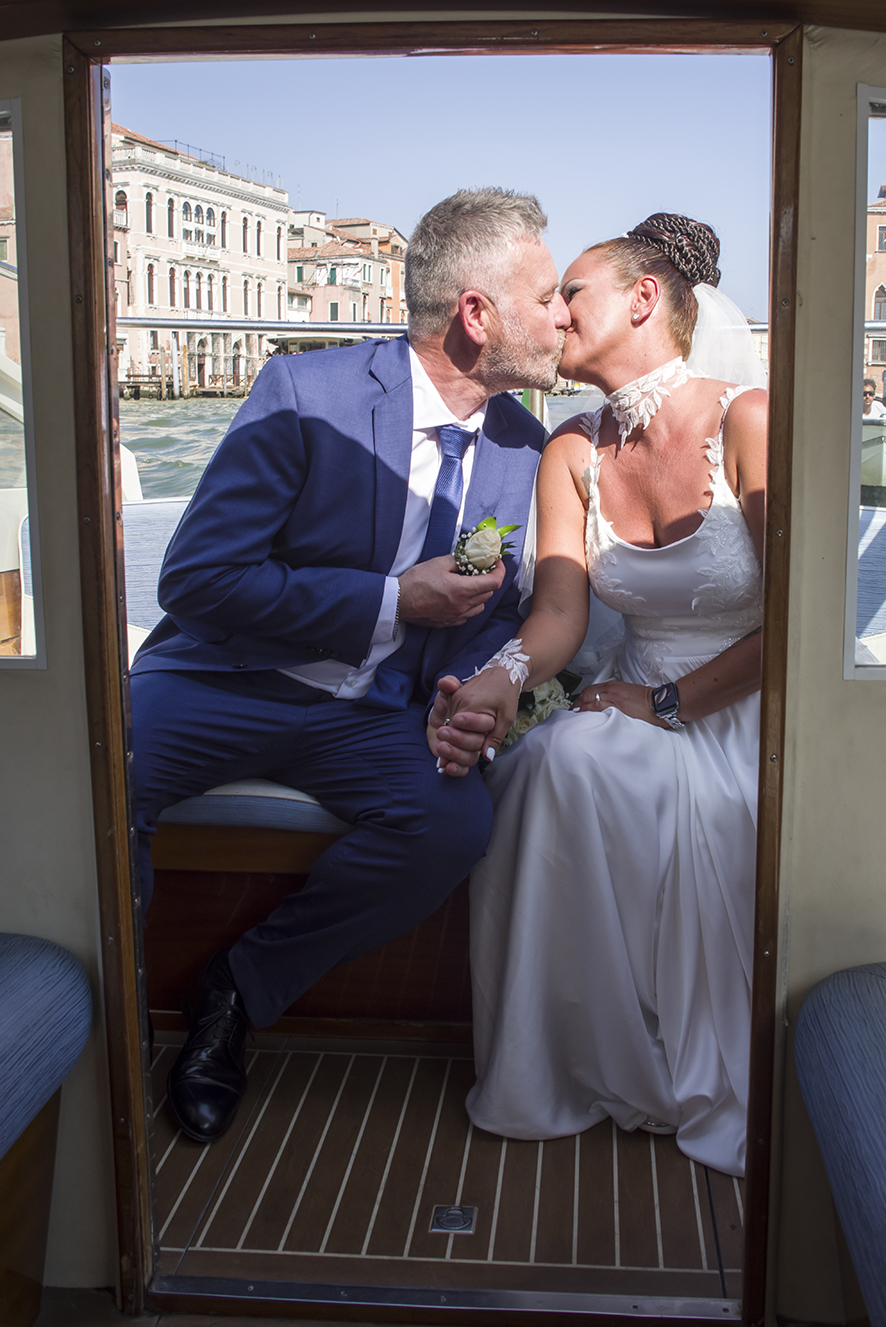 Fotografo sposi, servizio fotografico matrimonio Venezia, sposi a Venezia, studio fotografico Venezia, fotografo per matrimoni in veneto, sposarsi a Venezia,  fotografo sposi, fotografo campagnolo simone, album fotografico sposi venezia, il giorno delle nozze, fotografo nozze, servizio fotografico di nozze. 