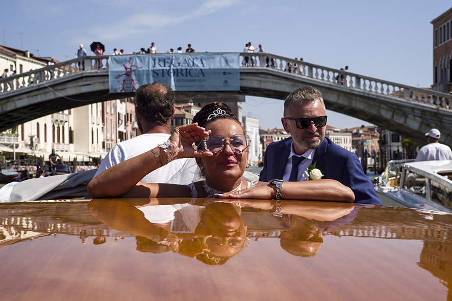 Fotografo sposi, servizio fotografico matrimonio Venezia, sposi a Venezia, studio fotografico Venezia, fotografo per matrimoni in veneto, sposarsi a Venezia, fotografo sposi, fotografo campagnolo simone, album fotografico sposi venezia, il giorno delle nozze, fotografo nozze, servizio fotografico di nozze.