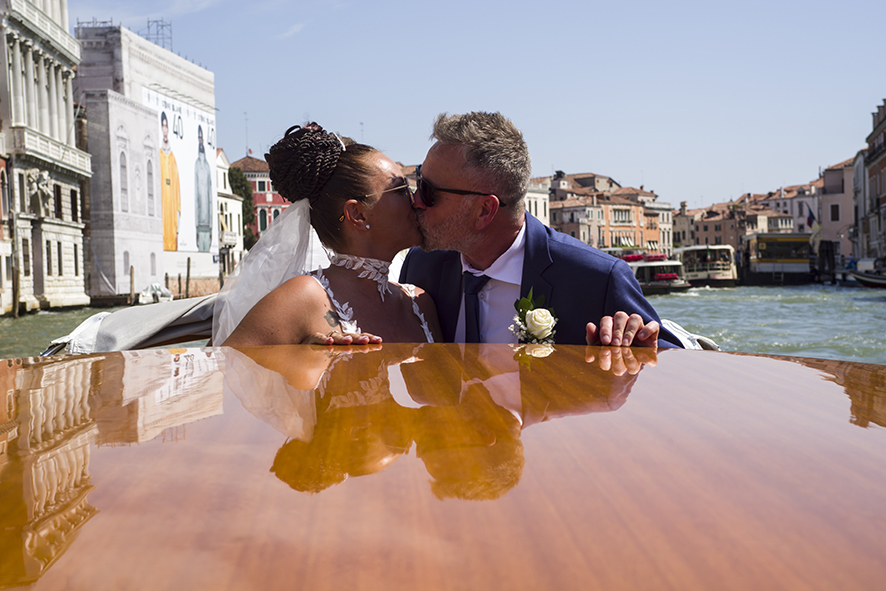 Fotografo sposi, servizio fotografico matrimonio Venezia, sposi a Venezia, studio fotografico Venezia, fotografo per matrimoni in veneto, sposarsi a Venezia, fotografo sposi, fotografo campagnolo simone, album fotografico sposi venezia, il giorno delle nozze, fotografo nozze, servizio fotografico di nozze.
