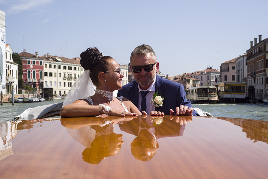 Fotografo sposi, servizio fotografico matrimonio Venezia, sposi a Venezia, studio fotografico Venezia, fotografo per matrimoni in veneto, sposarsi a Venezia,  fotografo sposi, fotografo campagnolo simone, album fotografico sposi venezia, il giorno delle nozze, fotografo nozze, servizio fotografico di nozze. 