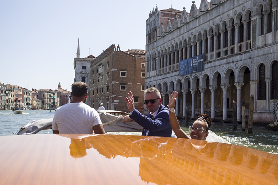 Fotografo sposi, servizio fotografico matrimonio Venezia, sposi a Venezia, studio fotografico Venezia, fotografo per matrimoni in veneto, sposarsi a Venezia, fotografo sposi, fotografo campagnolo simone, album fotografico sposi venezia, il giorno delle nozze, fotografo nozze, servizio fotografico di nozze.