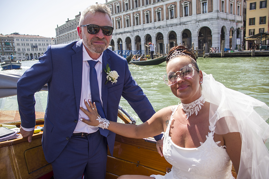 Fotografo sposi, servizio fotografico matrimonio Venezia, sposi a Venezia, studio fotografico Venezia, fotografo per matrimoni in veneto, sposarsi a Venezia,  fotografo sposi, fotografo campagnolo simone, album fotografico sposi venezia, il giorno delle nozze, fotografo nozze, servizio fotografico di nozze. 