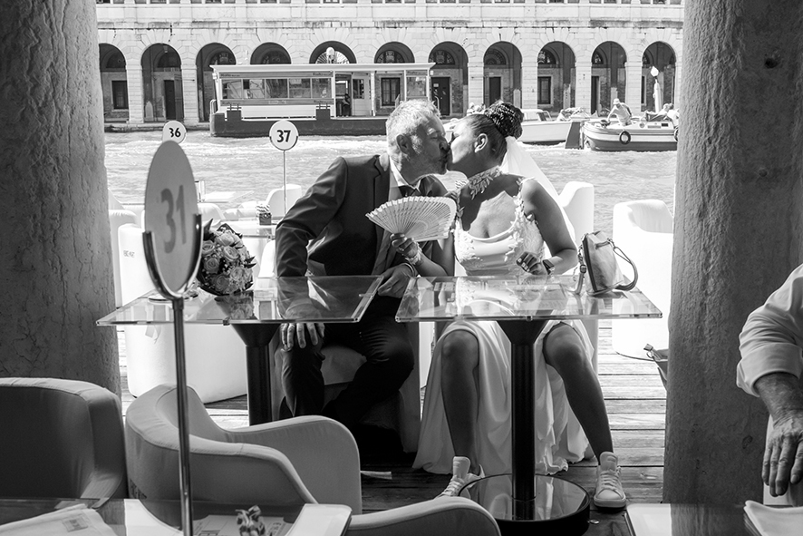 Fotografo sposi, servizio fotografico matrimonio Venezia, sposi a Venezia, studio fotografico Venezia, fotografo per matrimoni in veneto, sposarsi a Venezia, fotografo sposi, fotografo campagnolo simone, album fotografico sposi venezia, il giorno delle nozze, fotografo nozze, servizio fotografico di nozze.