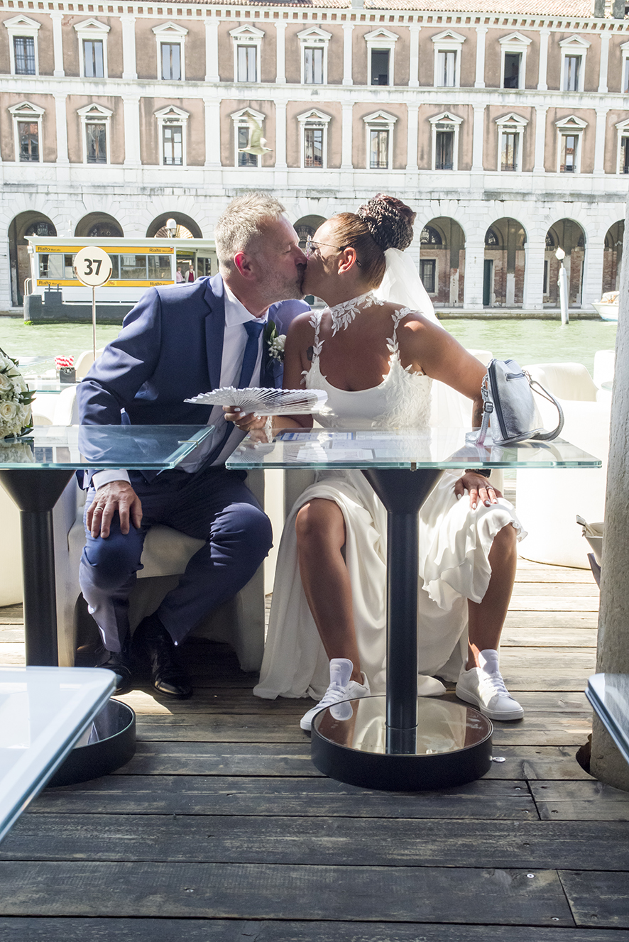 Fotografo sposi, servizio fotografico matrimonio Venezia, sposi a Venezia, studio fotografico Venezia, fotografo per matrimoni in veneto, sposarsi a Venezia,  fotografo sposi, fotografo campagnolo simone, album fotografico sposi venezia, il giorno delle nozze, fotografo nozze, servizio fotografico di nozze. 