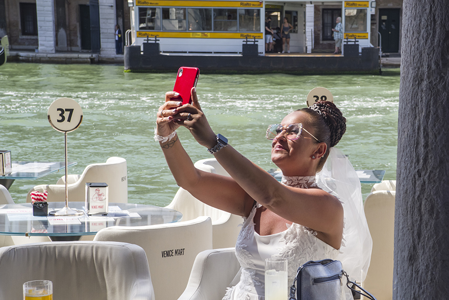 Fotografo sposi, servizio fotografico matrimonio Venezia, sposi a Venezia, studio fotografico Venezia, fotografo per matrimoni in veneto, sposarsi a Venezia,  fotografo sposi, fotografo campagnolo simone, album fotografico sposi venezia, il giorno delle nozze, fotografo nozze, servizio fotografico di nozze. 