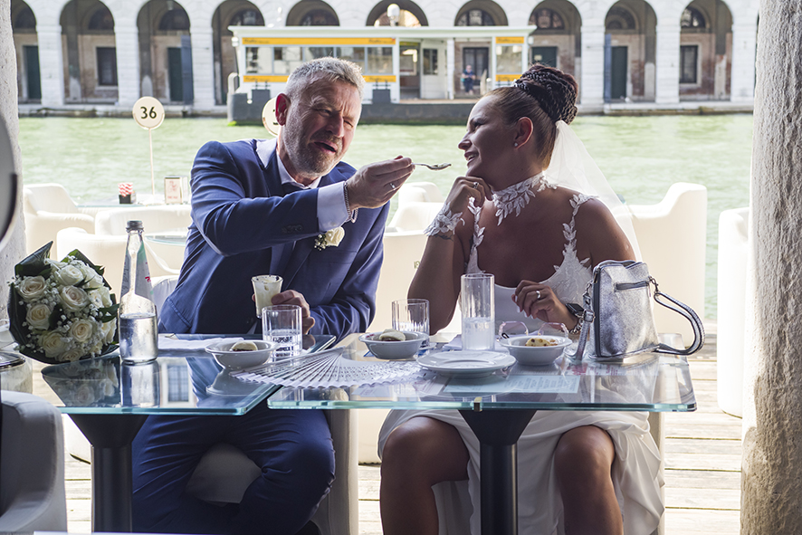 Fotografo sposi, servizio fotografico matrimonio Venezia, sposi a Venezia, studio fotografico Venezia, fotografo per matrimoni in veneto, sposarsi a Venezia,  fotografo sposi, fotografo campagnolo simone, album fotografico sposi venezia, il giorno delle nozze, fotografo nozze, servizio fotografico di nozze. 