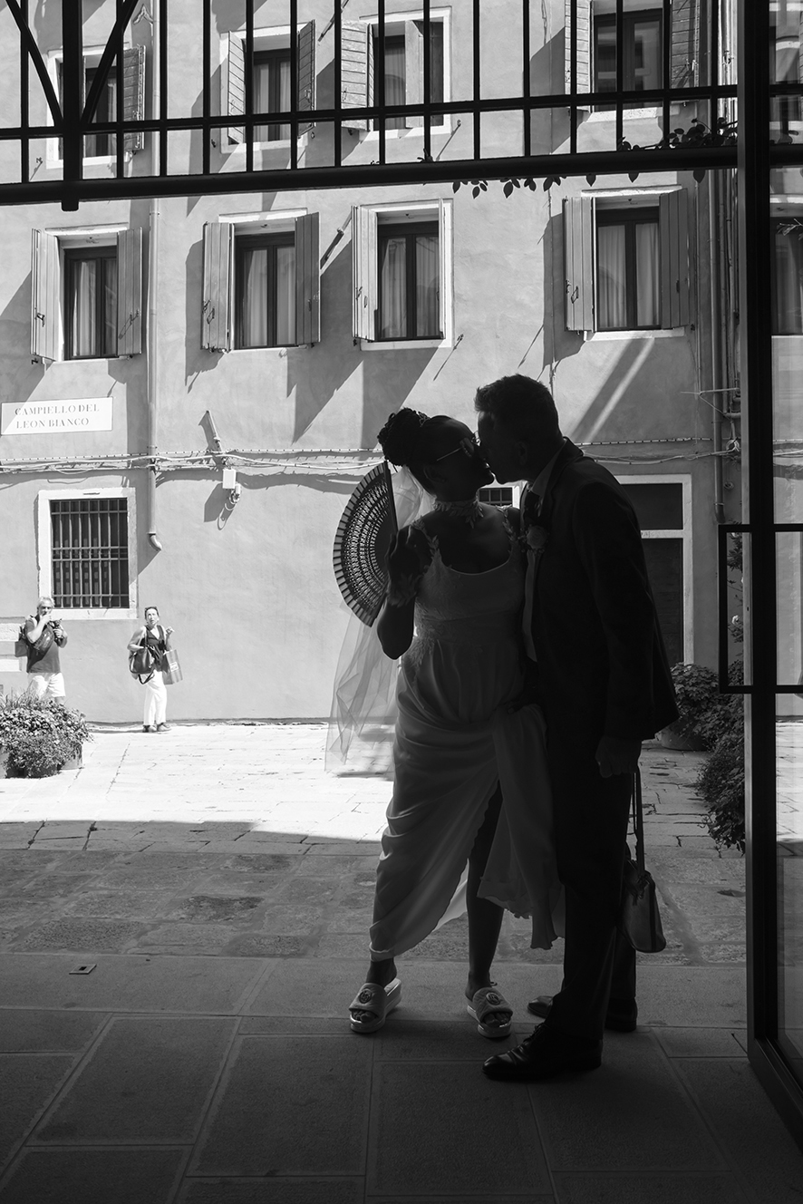 Fotografo sposi, servizio fotografico matrimonio Venezia, sposi a Venezia, studio fotografico Venezia, fotografo per matrimoni in veneto, sposarsi a Venezia,  fotografo sposi, fotografo campagnolo simone, album fotografico sposi venezia, il giorno delle nozze, fotografo nozze, servizio fotografico di nozze. 