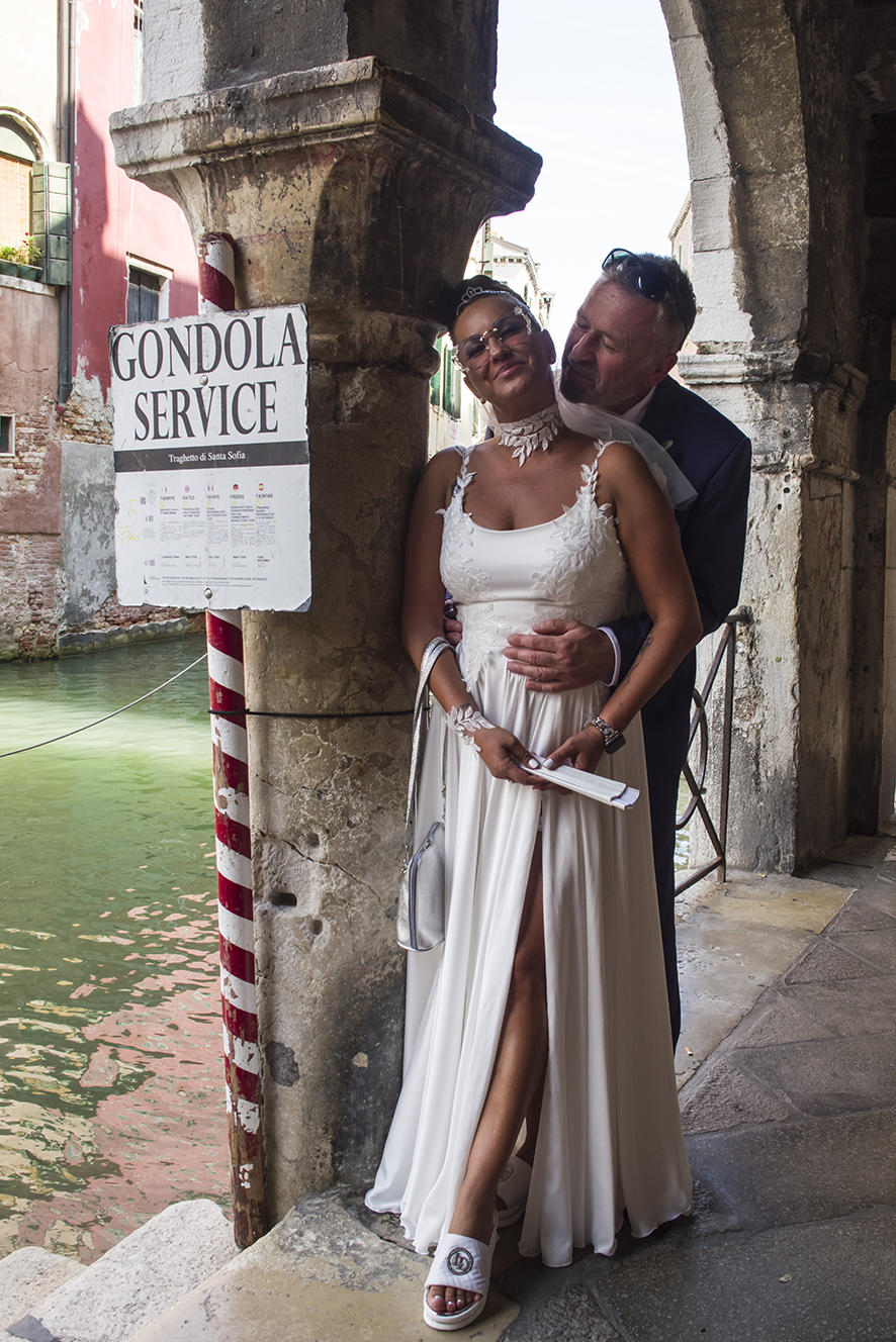 Fotografo sposi, servizio fotografico matrimonio Venezia, sposi a Venezia, studio fotografico Venezia, fotografo per matrimoni in veneto, sposarsi a Venezia,  fotografo sposi, fotografo campagnolo simone, album fotografico sposi venezia, il giorno delle nozze, fotografo nozze, servizio fotografico di nozze. 