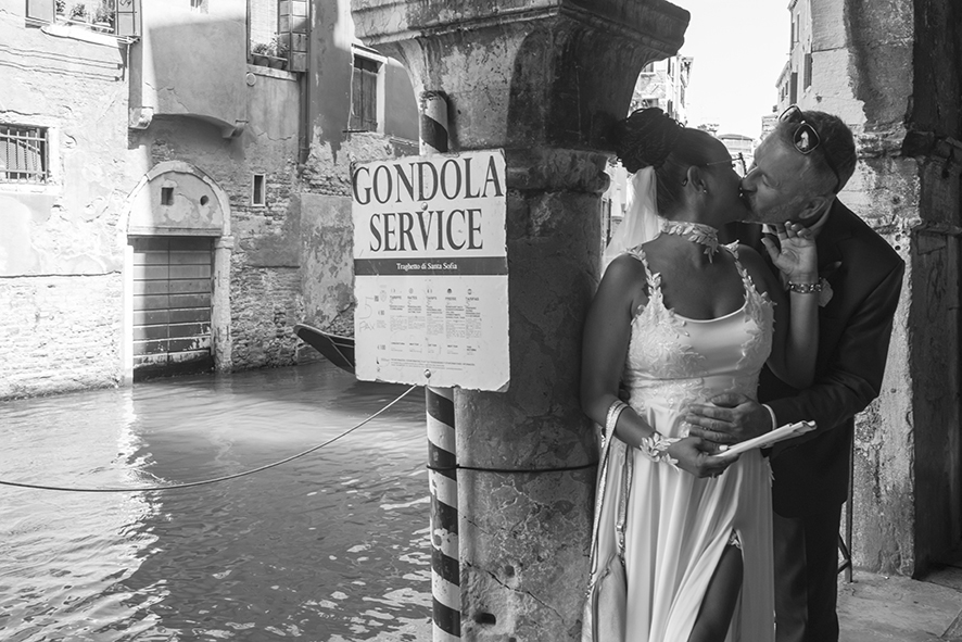 Fotografo sposi, servizio fotografico matrimonio Venezia, sposi a Venezia, studio fotografico Venezia, fotografo per matrimoni in veneto, sposarsi a Venezia,  fotografo sposi, fotografo campagnolo simone, album fotografico sposi venezia, il giorno delle nozze, fotografo nozze, servizio fotografico di nozze. 