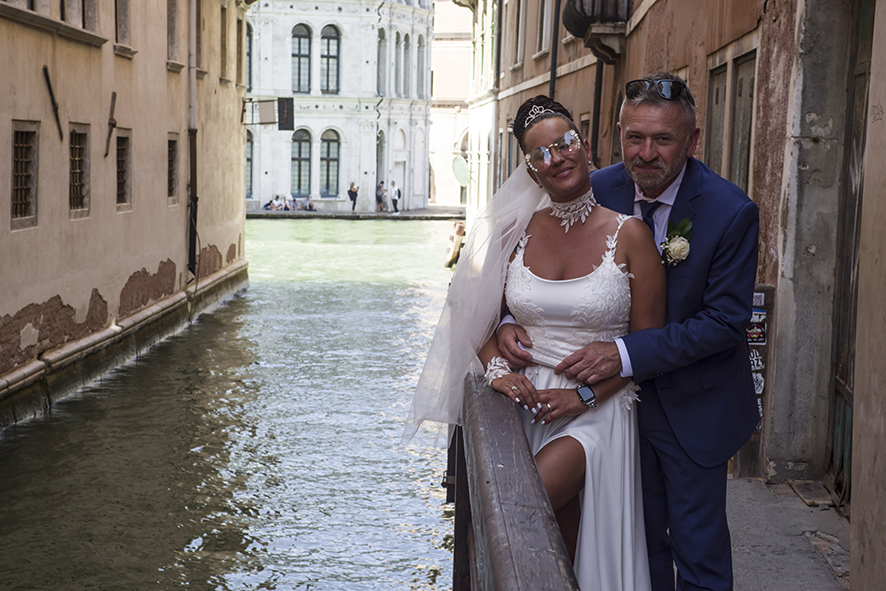 Fotografo sposi, servizio fotografico matrimonio Venezia, sposi a Venezia, studio fotografico Venezia, fotografo per matrimoni in veneto, sposarsi a Venezia, fotografo sposi, fotografo campagnolo simone, album fotografico sposi venezia, il giorno delle nozze, fotografo nozze, servizio fotografico di nozze.