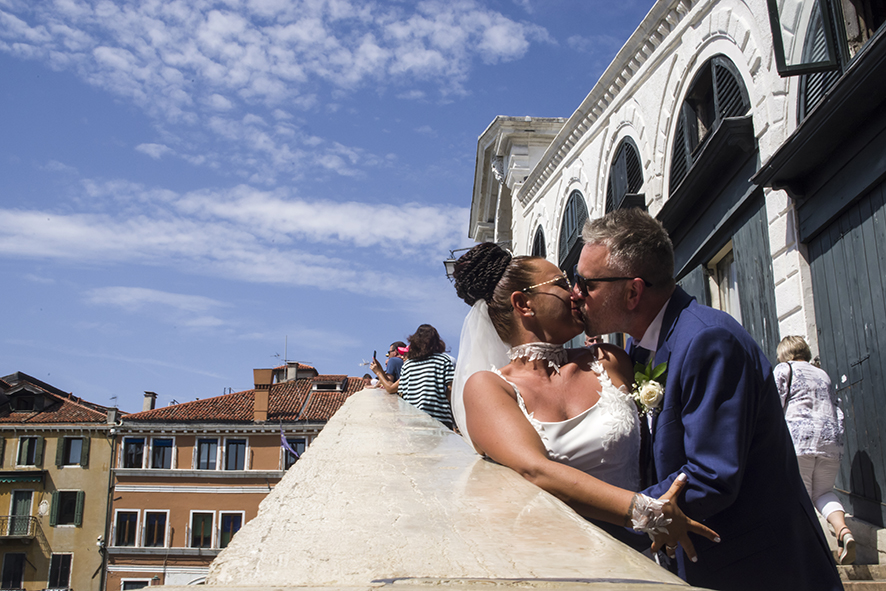 Fotografo sposi, servizio fotografico matrimonio Venezia, sposi a Venezia, studio fotografico Venezia, fotografo per matrimoni in veneto, sposarsi a Venezia,  fotografo sposi, fotografo campagnolo simone, album fotografico sposi venezia, il giorno delle nozze, fotografo nozze, servizio fotografico di nozze. 