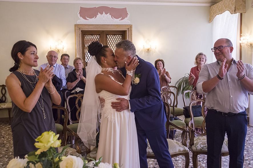 Fotografo sposi, servizio fotografico matrimonio Venezia, sposi a Venezia, studio fotografico Venezia, fotografo per matrimoni in veneto, sposarsi a Venezia,  fotografo sposi, fotografo campagnolo simone, album fotografico sposi venezia, il giorno delle nozze, fotografo nozze, servizio fotografico di nozze. 