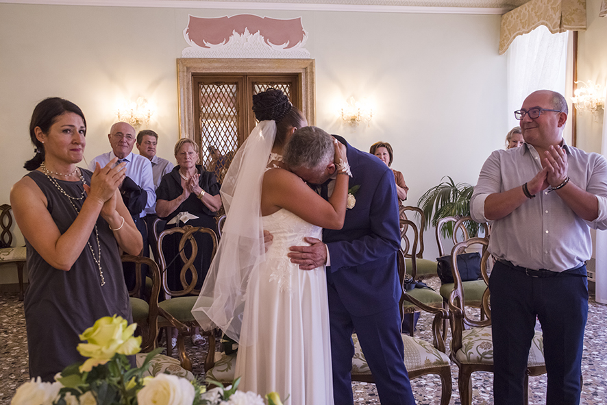 Fotografo sposi, servizio fotografico matrimonio Venezia, sposi a Venezia, studio fotografico Venezia, fotografo per matrimoni in veneto, sposarsi a Venezia,  fotografo sposi, fotografo campagnolo simone, album fotografico sposi venezia, il giorno delle nozze, fotografo nozze, servizio fotografico di nozze. 