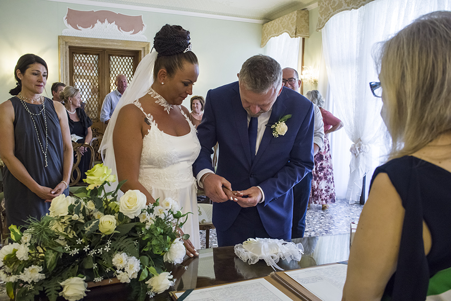 Fotografo sposi, servizio fotografico matrimonio Venezia, sposi a Venezia, studio fotografico Venezia, fotografo per matrimoni in veneto, sposarsi a Venezia,  fotografo sposi, fotografo campagnolo simone, album fotografico sposi venezia, il giorno delle nozze, fotografo nozze, servizio fotografico di nozze. 